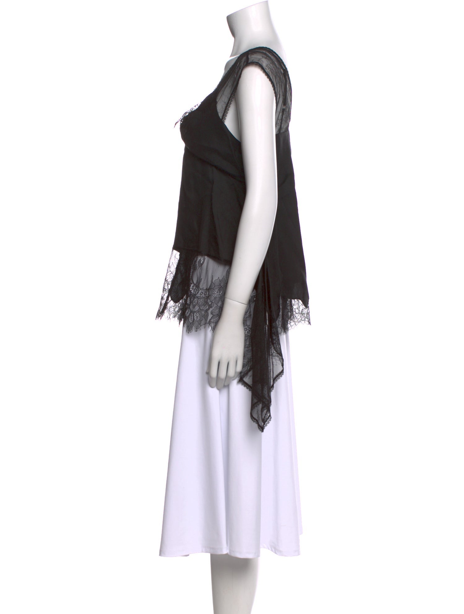 Goen.J Scoop Neck Sleeveless Blouse