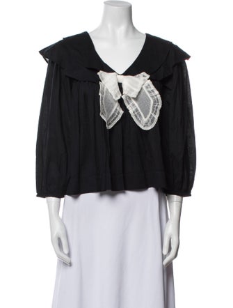 The Great Lace Pattern V-Neck Blouse