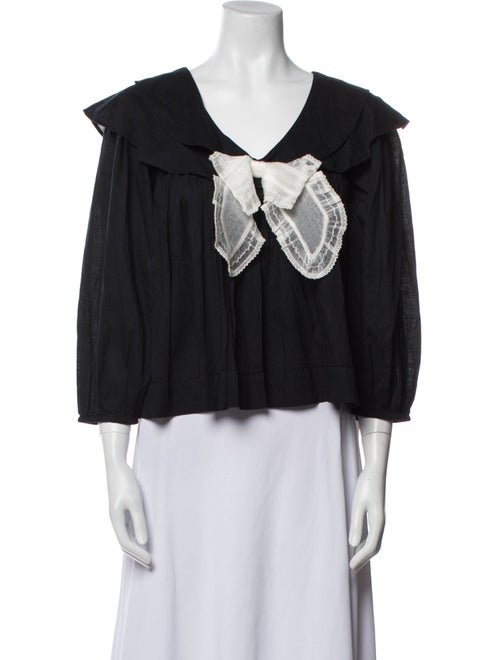 The Great Lace Pattern V-Neck Blouse