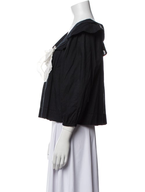 The Great Lace Pattern V-Neck Blouse