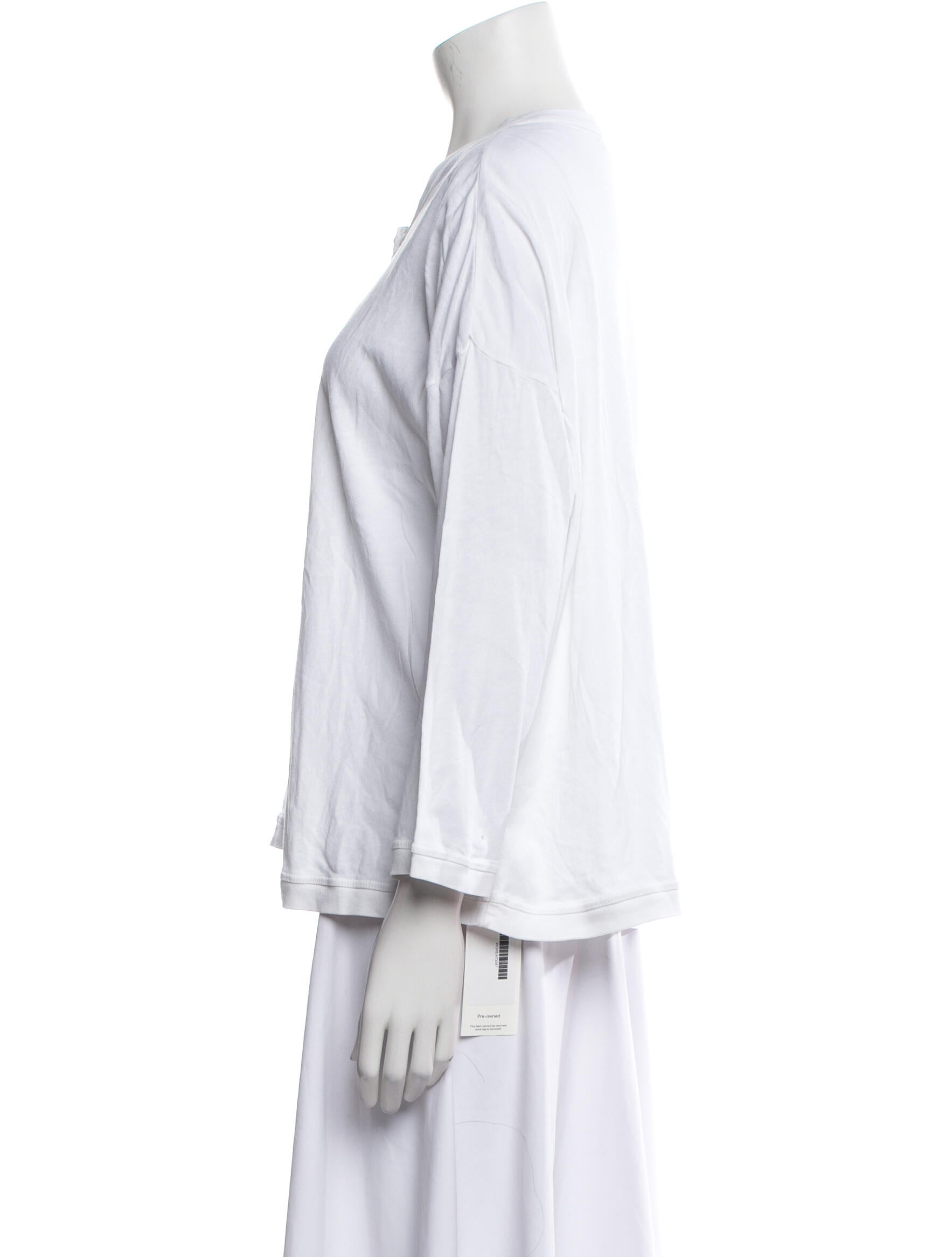 The Great V-Neck Three-Quarter Sleeve Blouse