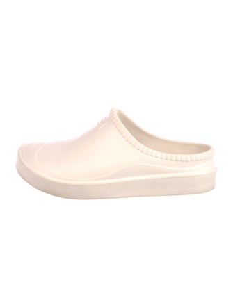 Hunter Keyhole Accent Mules