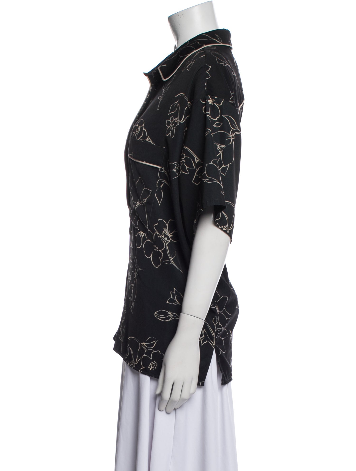 11 Honoré Printed Short Sleeve Button-Up Top