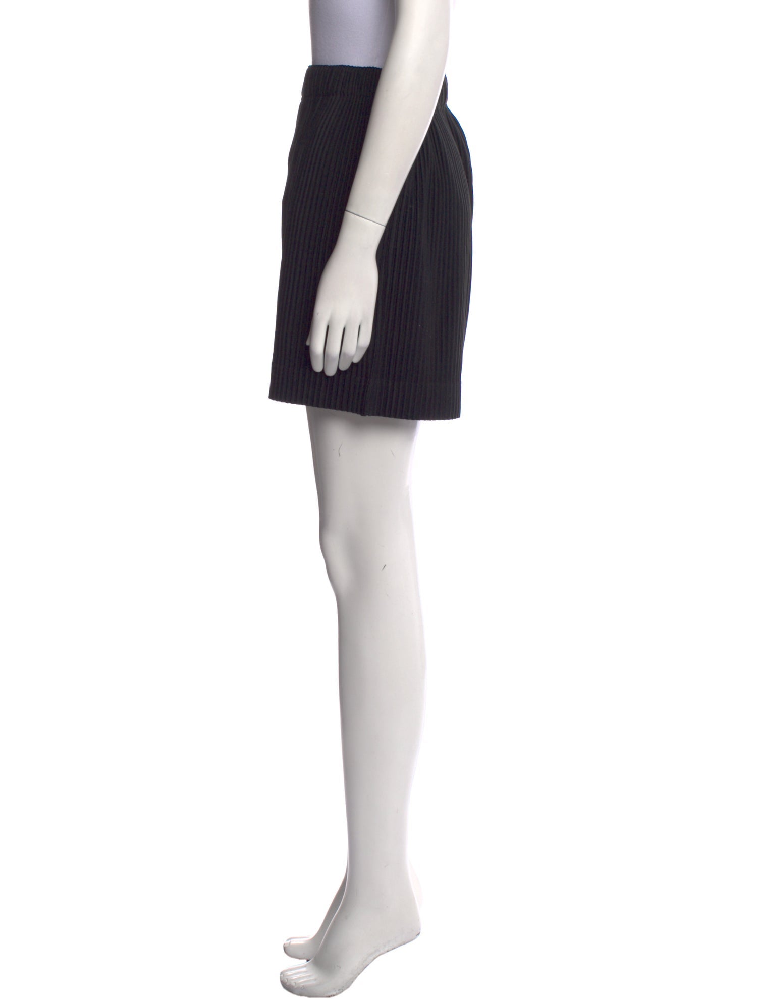 HOMME PLISSÉ ISSEY MIYAKE Shorts