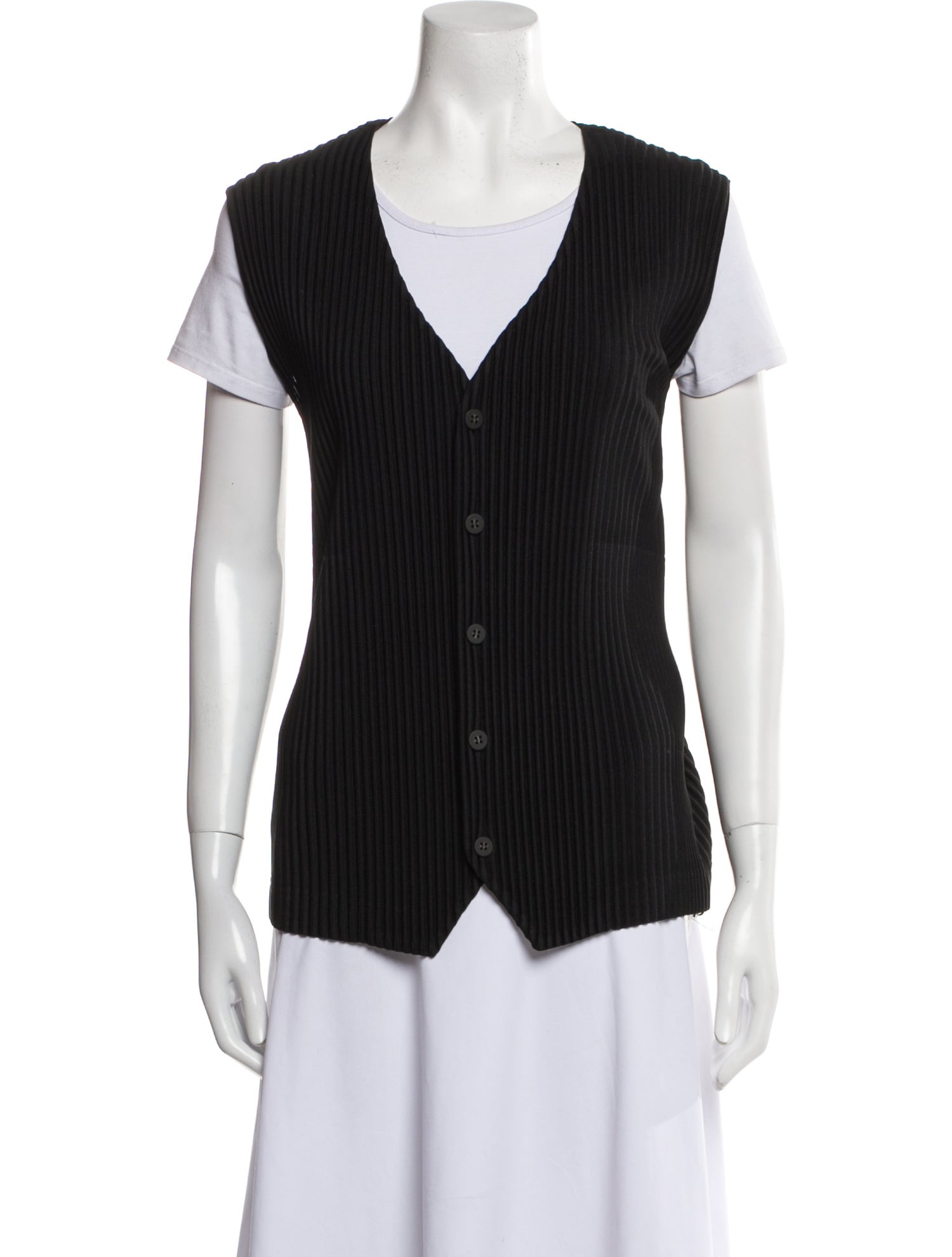 HOMME PLISSÉ ISSEY MIYAKE V-Neck Short Sleeve Button-Up Top