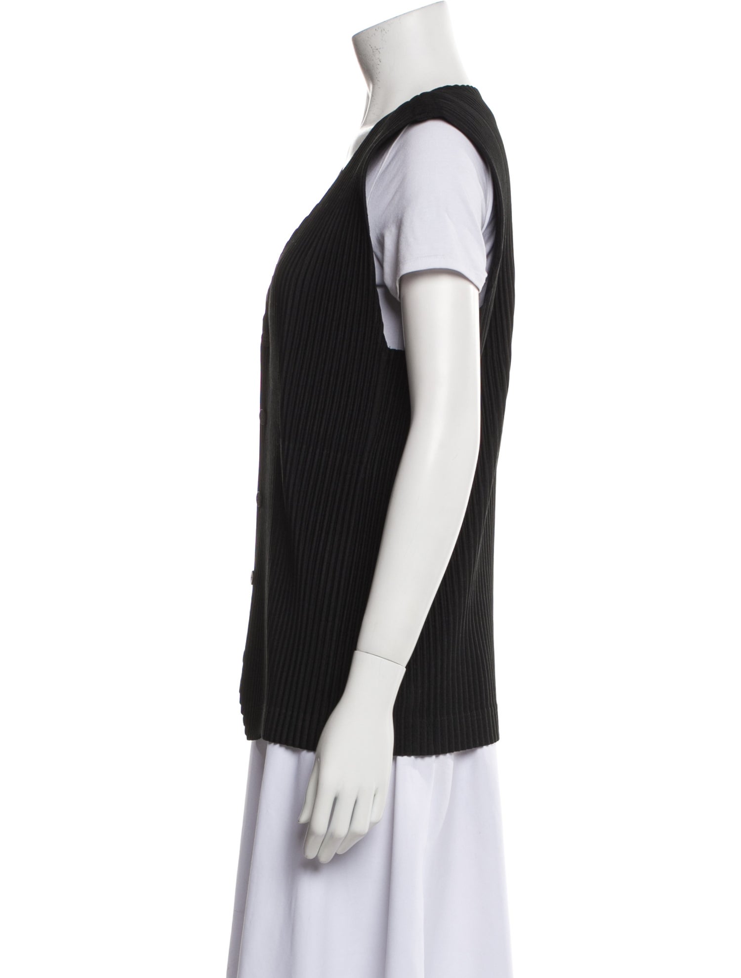 HOMME PLISSÉ ISSEY MIYAKE V-Neck Short Sleeve Button-Up Top