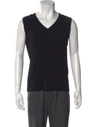HOMME PLISSÉ ISSEY MIYAKE V-Neck Sleeveless T-Shirt