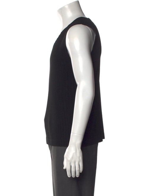 HOMME PLISSÉ ISSEY MIYAKE V-Neck Sleeveless T-Shirt