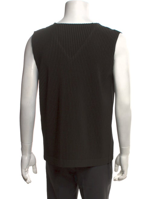 HOMME PLISSÉ ISSEY MIYAKE V-Neck Sleeveless Sweater Vest
