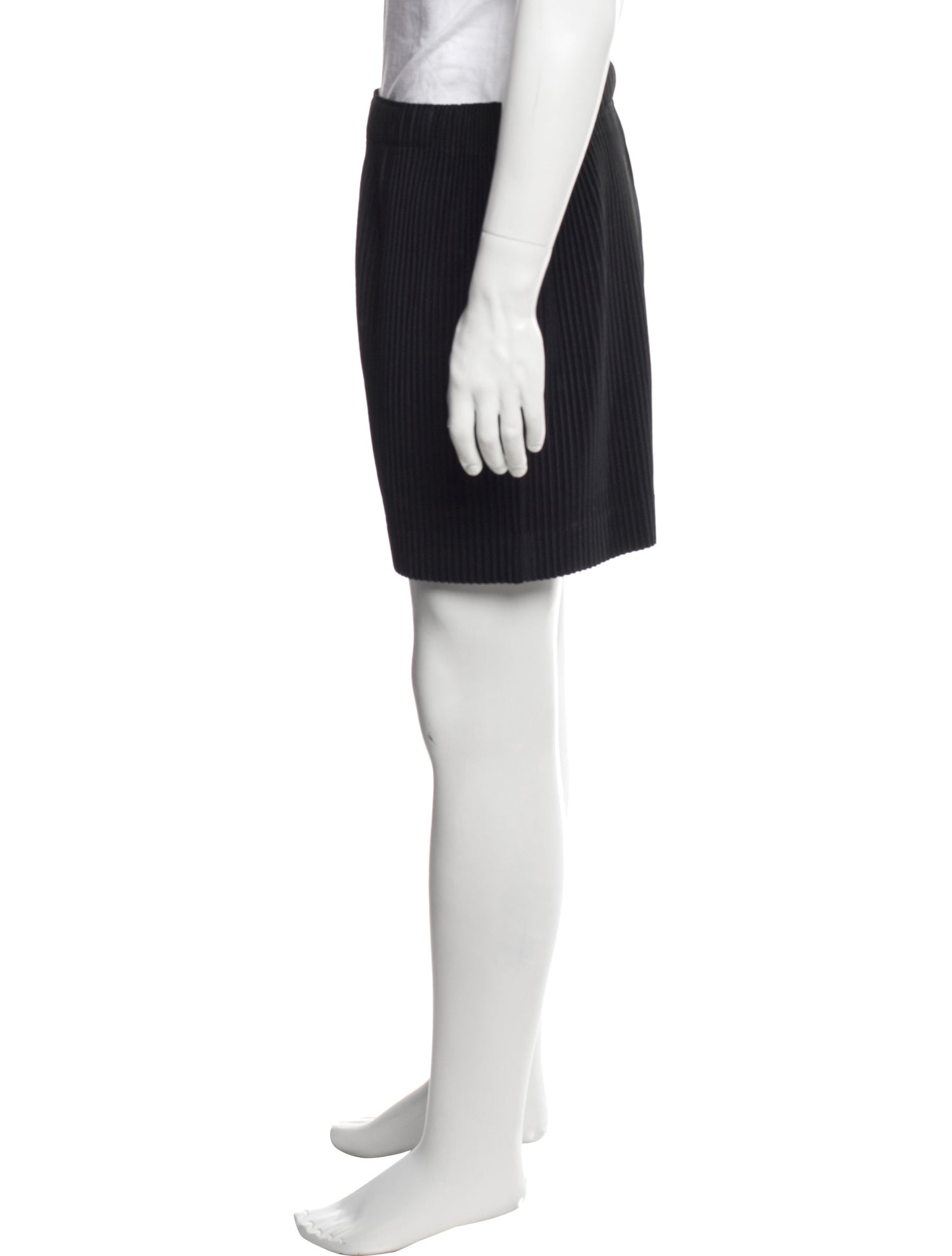 HOMME PLISSÉ ISSEY MIYAKE Shorts