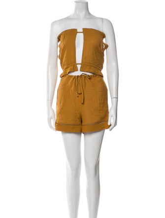 Hutch Ruffle Embellishment Short Set