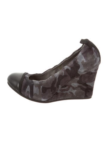 chuckies shoes chuckies new york camouflage cap toe wedges shoes chuckies shoes chuckies new york camouflage cap toe wedges shoes