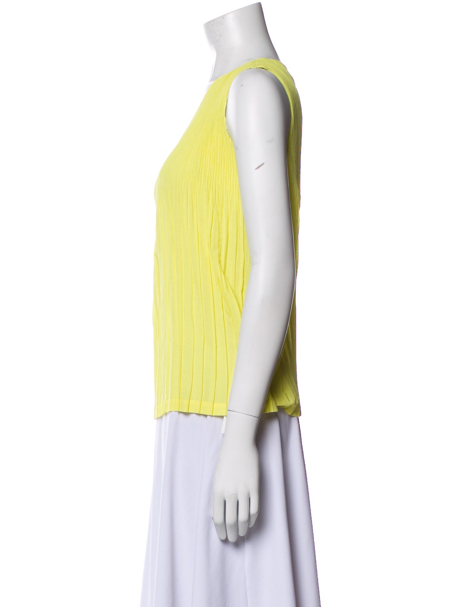 Issey Miyake Fete V-Neck Sleeveless Top