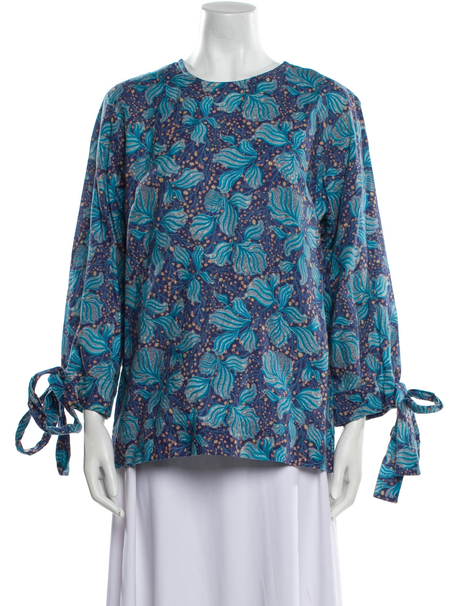 Isla & White Floral Print Crew Neck Blouse