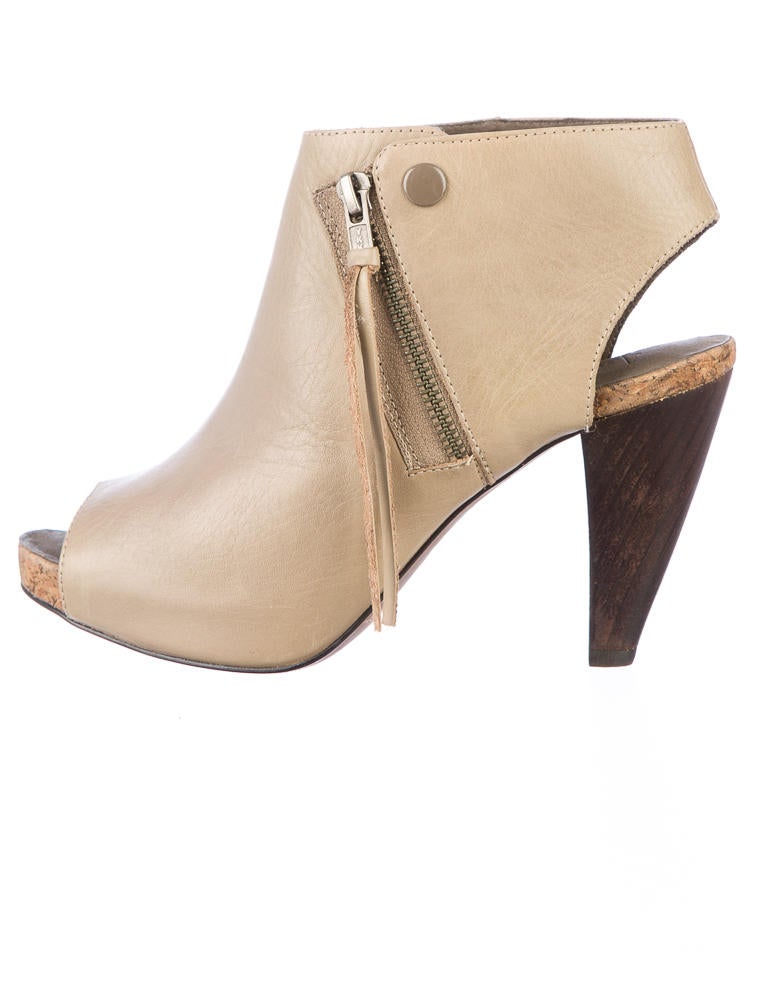 Joie She's Electric Pumps