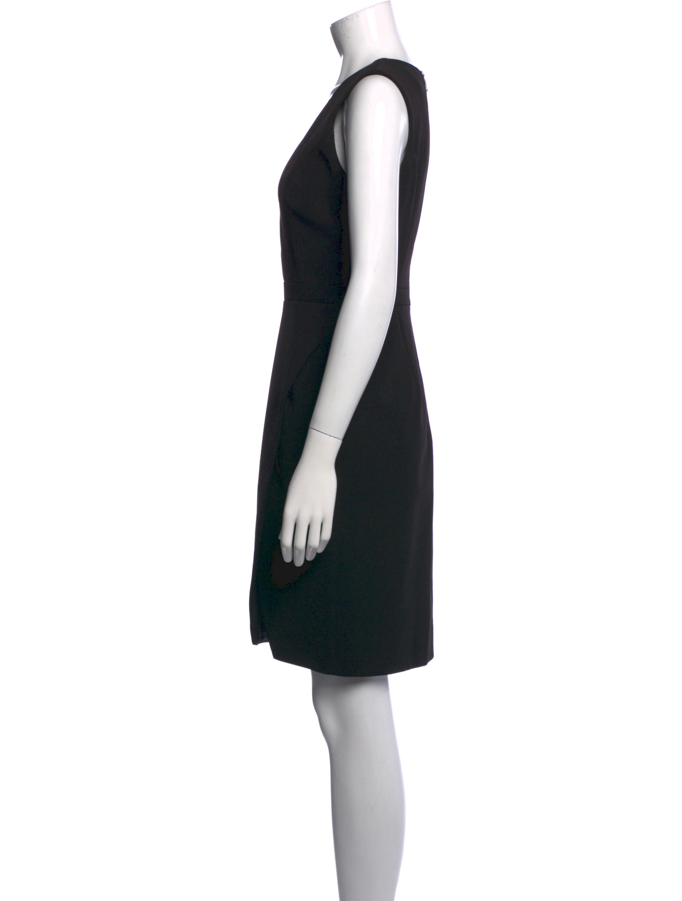 Jaggar V-Neck Knee-Length Dress