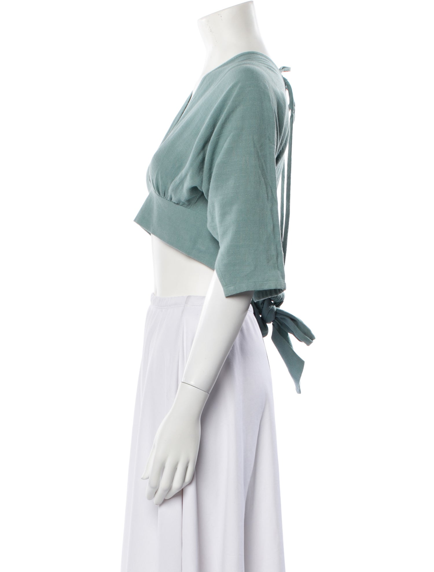 Just Bee Queen V-Neck Short Sleeve Crop Top