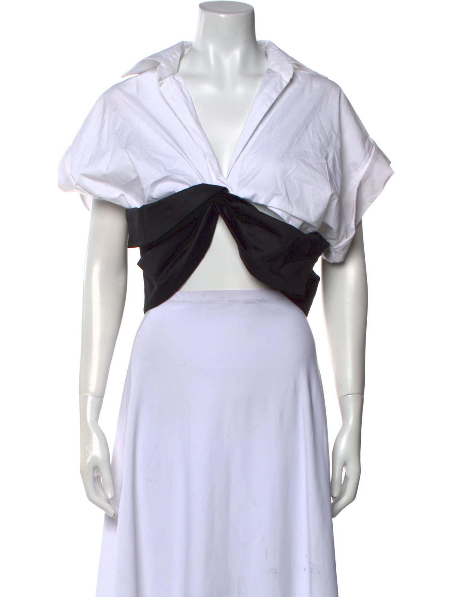 Just Bee Queen V-Neck Short Sleeve Crop Top