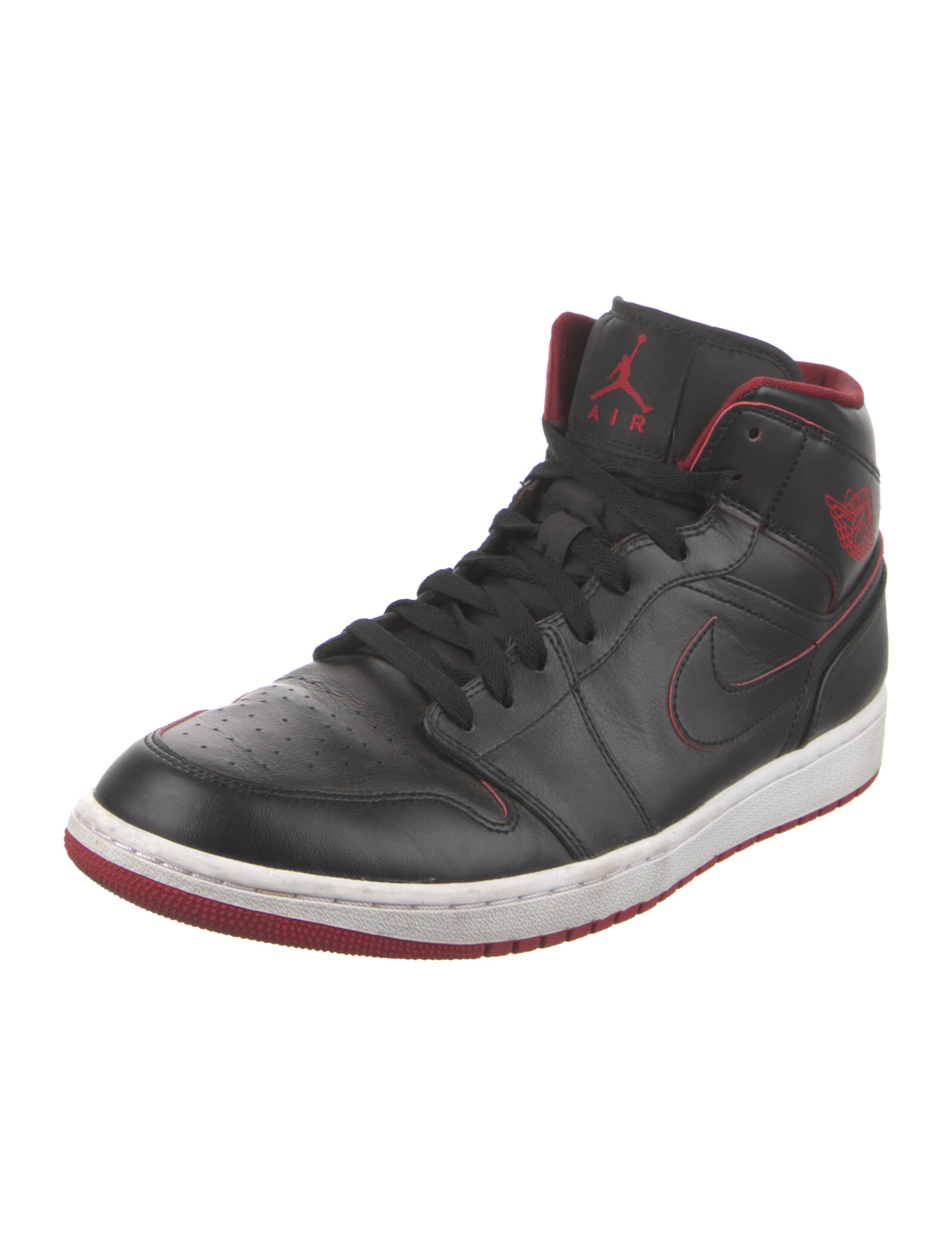 mens black jordan sneakers