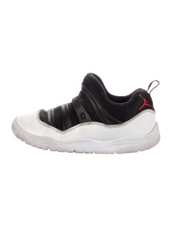 Jordan 11 Retro Little Flex Tuxedo (PS)