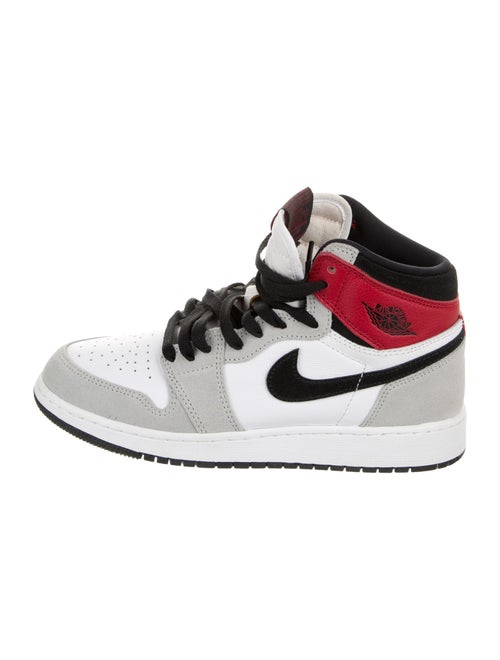 Jordan 1 Retro High 'Light Smoke Grey' Sneakers