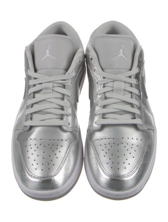 Jordan 1 SE 'Metallic Silver' Sneakers