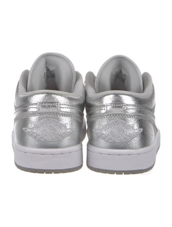 Jordan 1 SE 'Metallic Silver' Sneakers