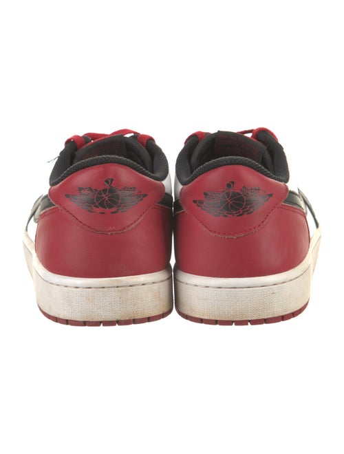 Jordan 1 Retro Low OG Black Toe (2023) Sneakers