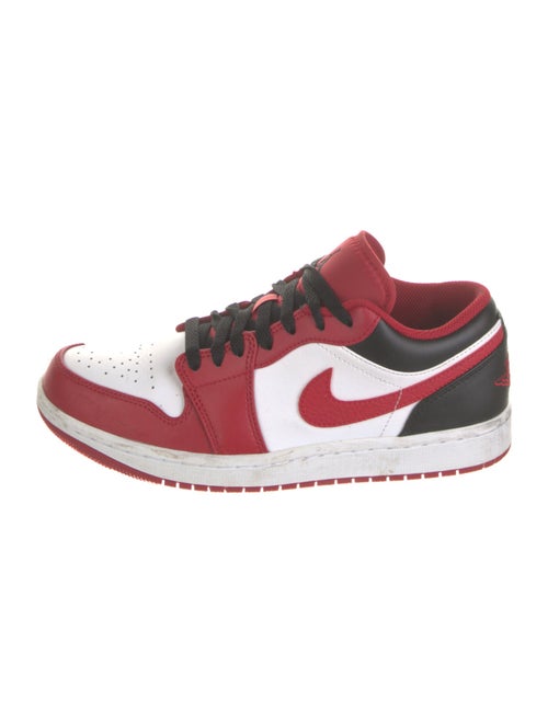 Jordan 1 Low Bulls Sneakers