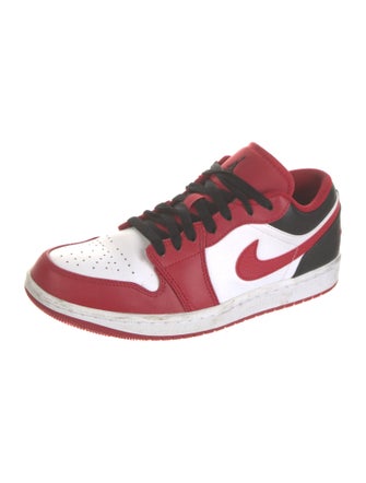 Jordan 1 Low Bulls Sneakers