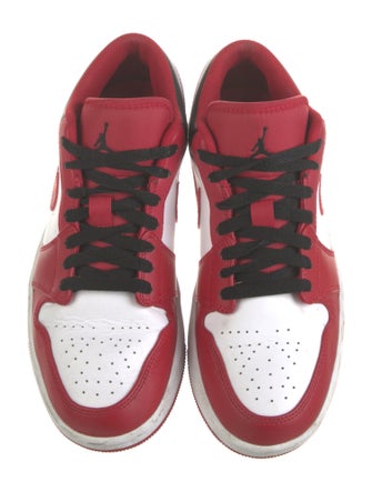 Jordan 1 Low Bulls Sneakers