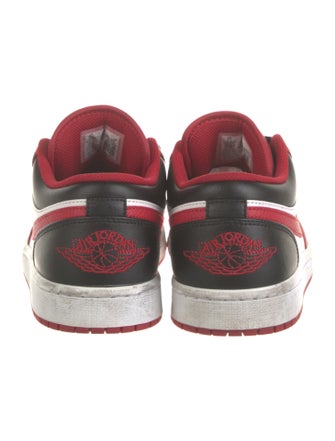 Jordan 1 Low Bulls Sneakers