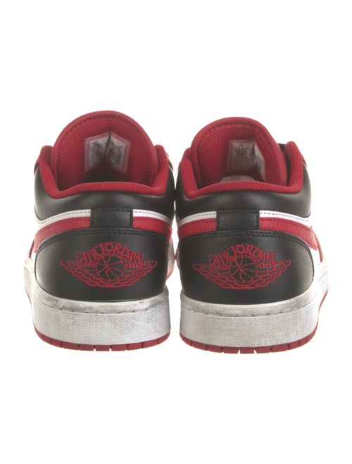 Jordan 1 Low Bulls Sneakers