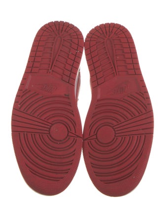 Jordan 1 Low Bulls Sneakers