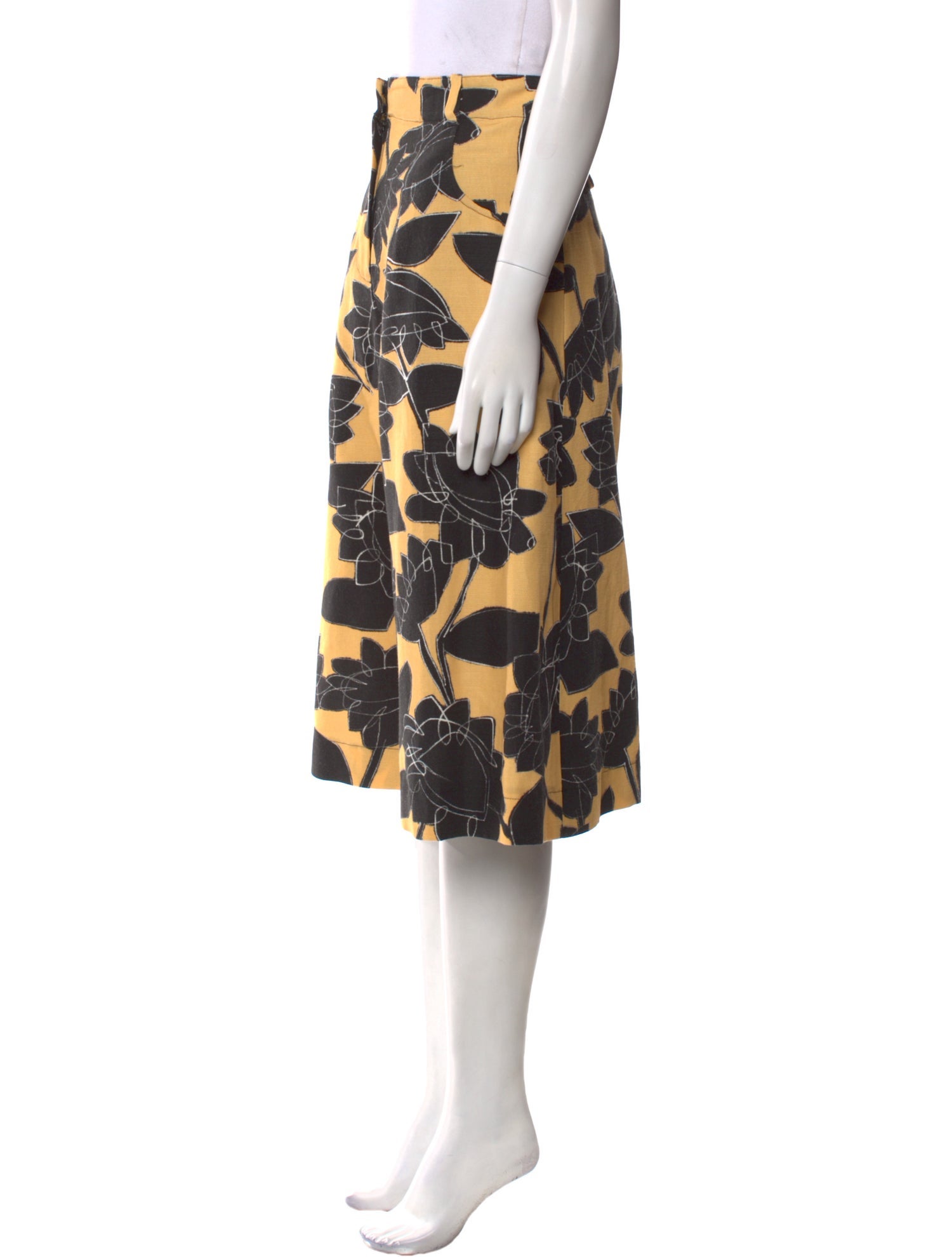 Jacquemus Linen Knee-Length Shorts