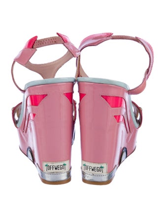 Kate Spade New York Patent Leather Printed T-Strap Sandals