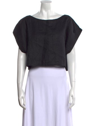 Suzie Kondi Scoop Neck Short Sleeve Crop Top
