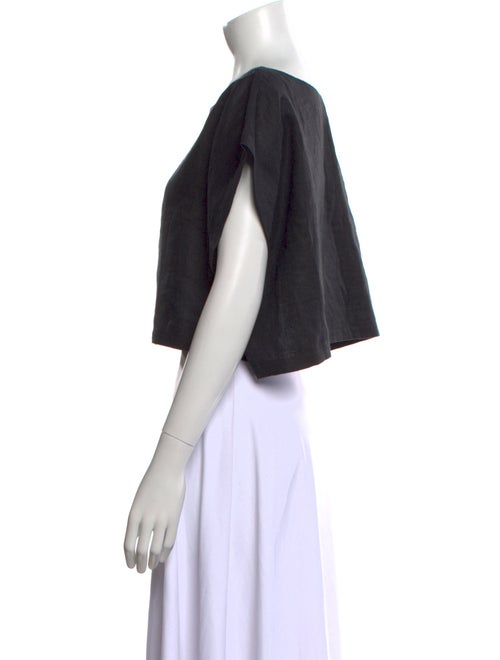 Suzie Kondi Scoop Neck Short Sleeve Crop Top