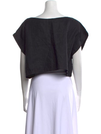 Suzie Kondi Scoop Neck Short Sleeve Crop Top