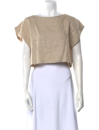 Suzie Kondi Scoop Neck Short Sleeve Crop Top