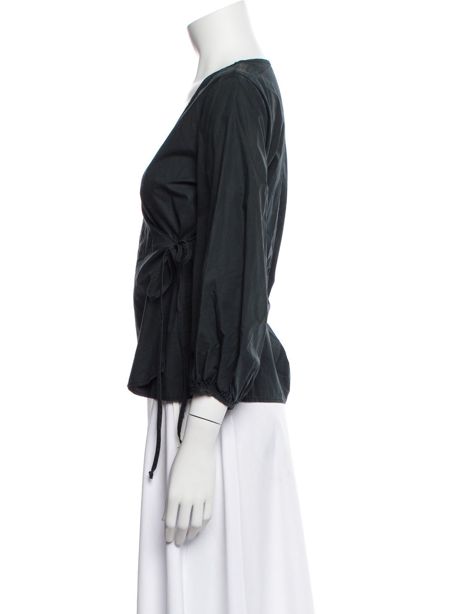 Kamperett V-Neck Three-Quarter Sleeve Blouse