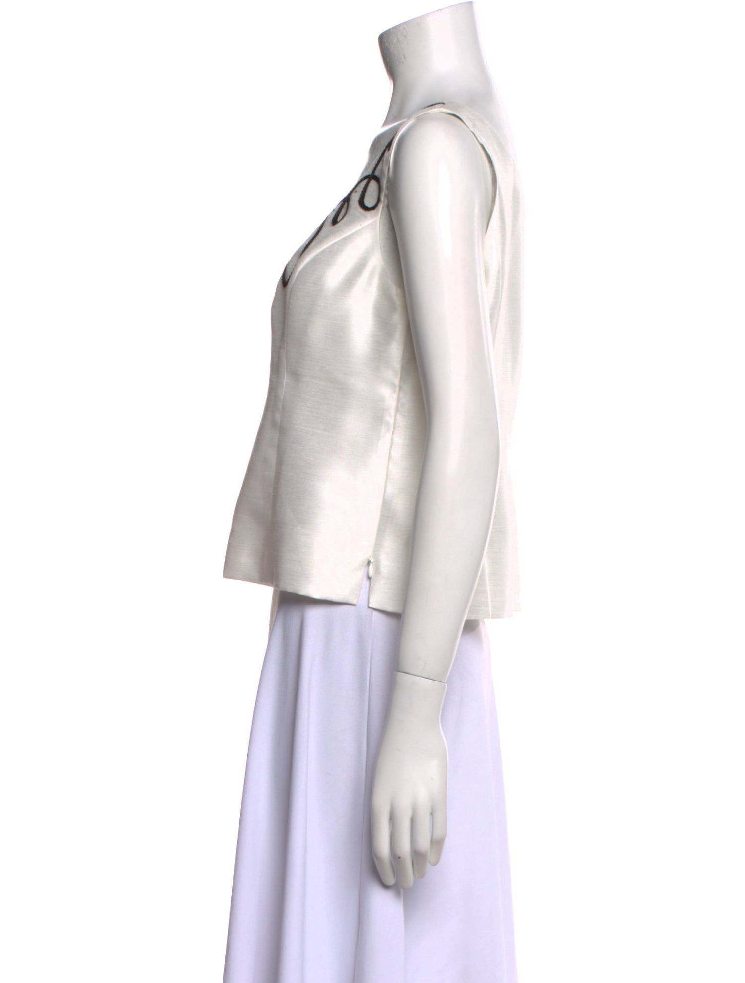 Kasper Scoop Neck Sleeveless Crop Top