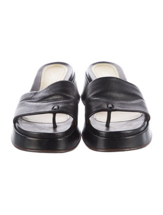 Labucq Leather Slides