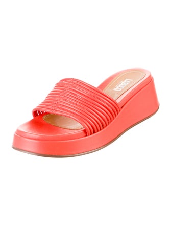 Labucq Leather Slides