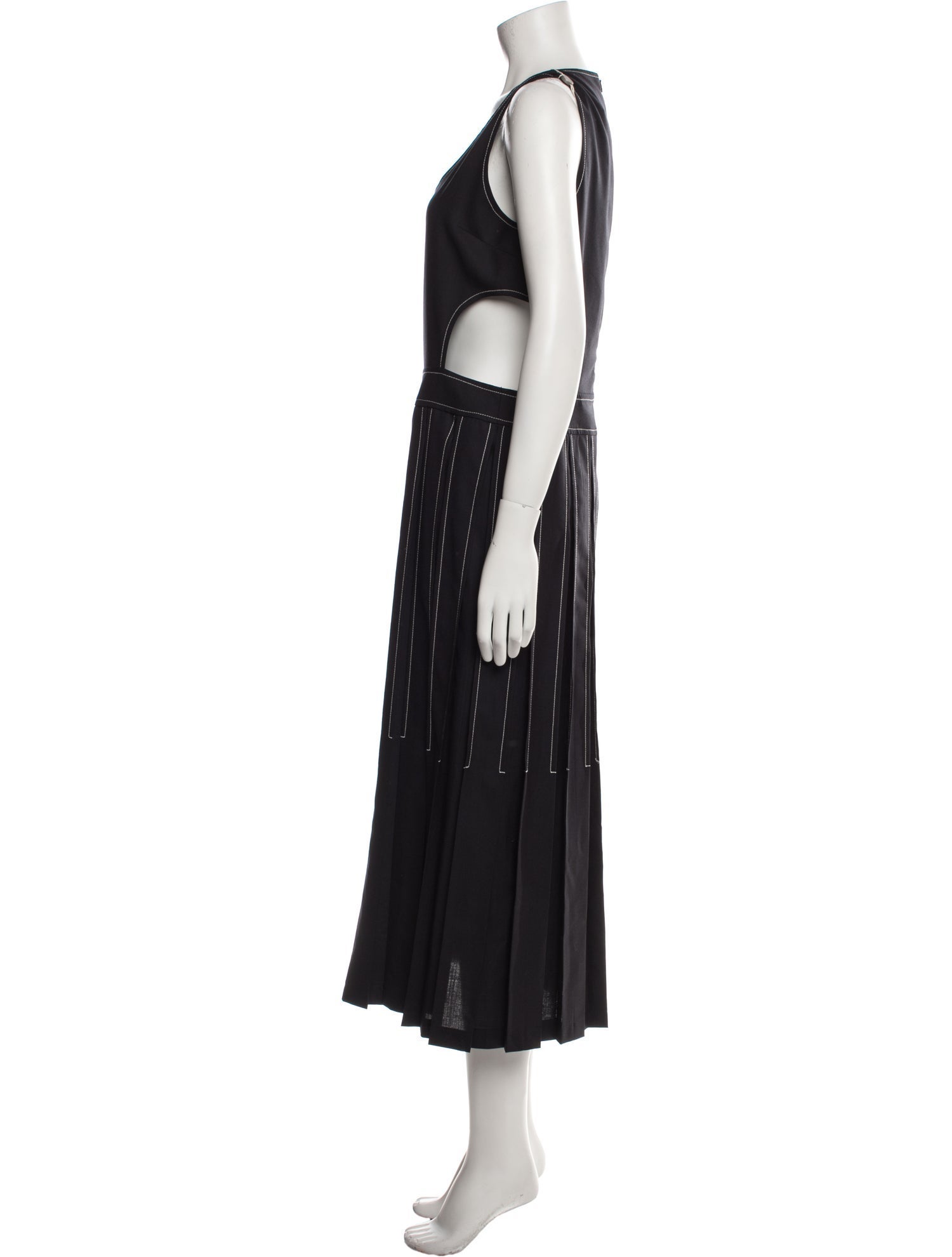 Low Classic Scoop Neck Midi Length Dress