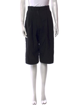 Low Classic Knee-Length Shorts