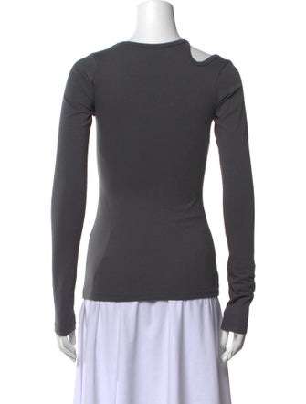 Low Classic Scoop Neck Long Sleeve Top