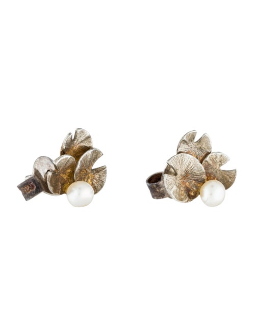 Links of London Pearl Lily Pad Stud Earrings