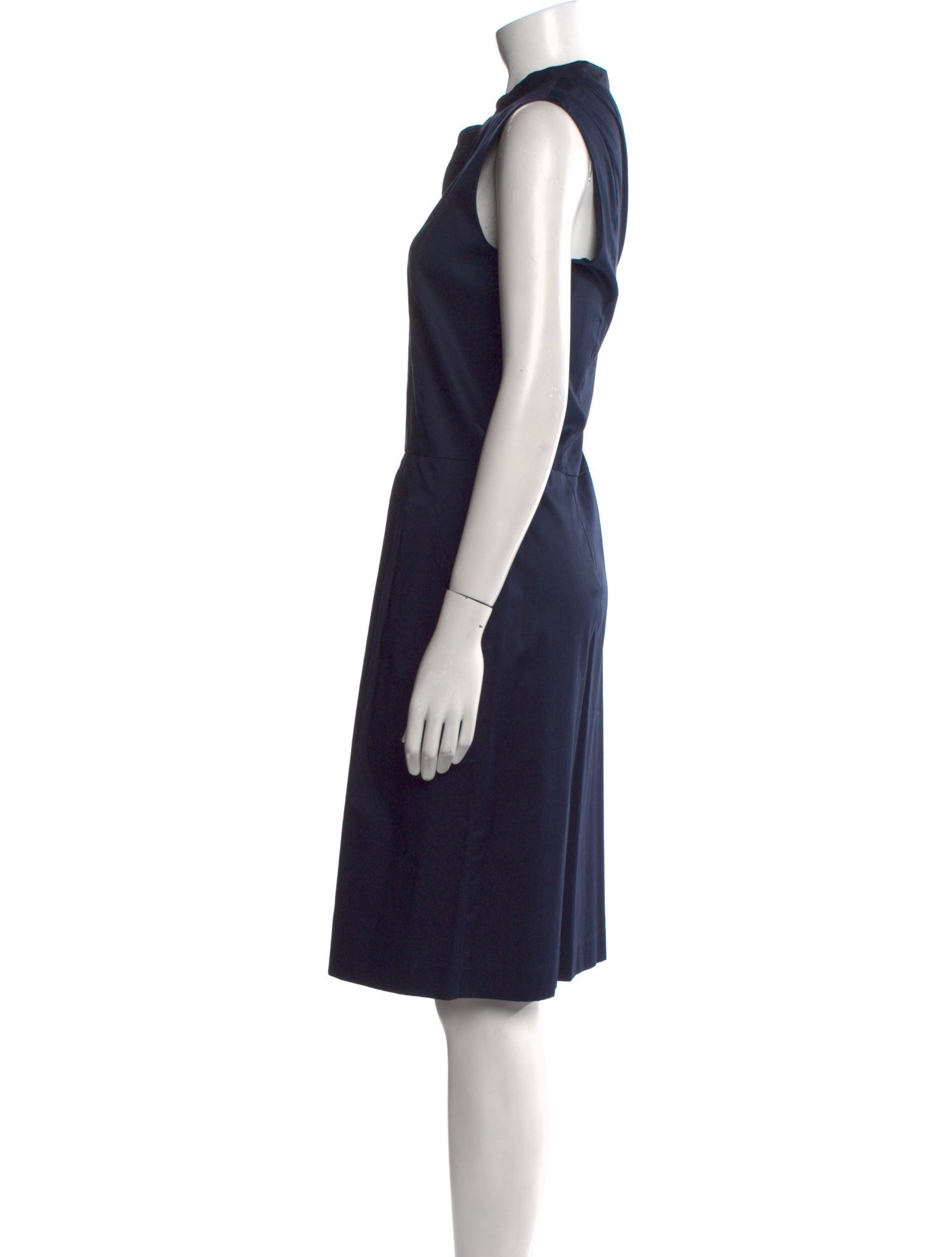 Leggiadro V-Neck Knee-Length Dress
