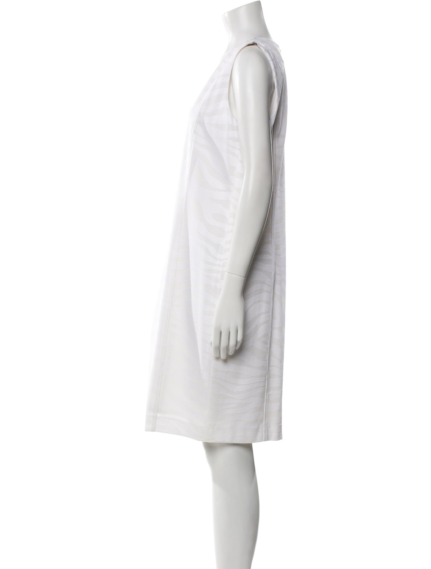 Leggiadro V-Neck Knee-Length Dress